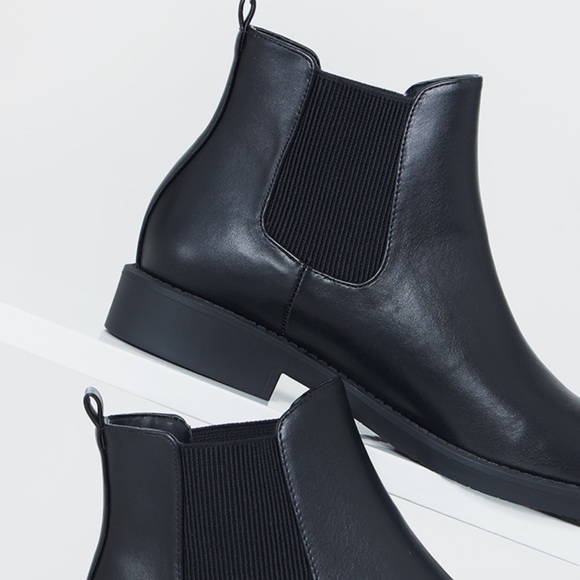 PrettyLittleThing Black Faux Leather Basic Chelsea Ankle Boots - Picture 3 of 3